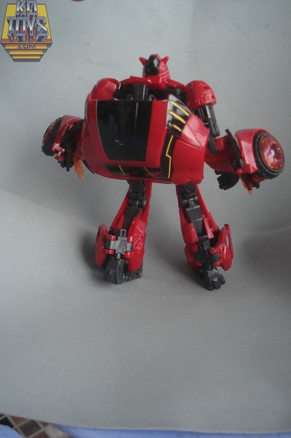 War For Cybertron Cliffjumper  (15 of 16)